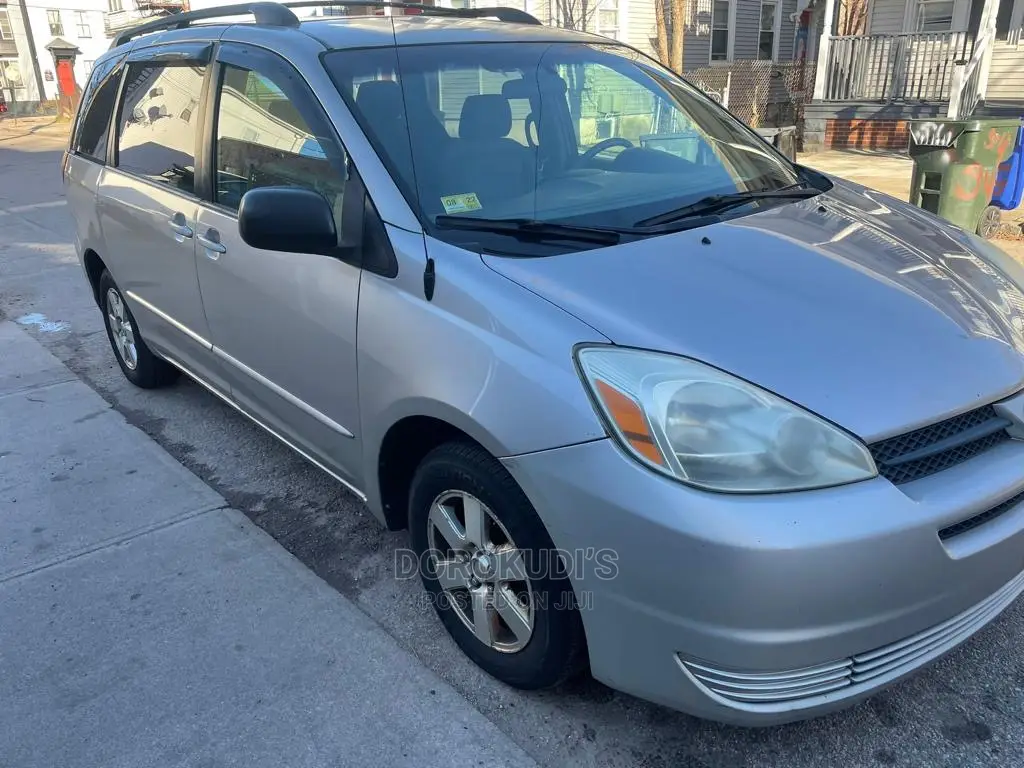 Toyota Sienna LE AWD 2005 Gold